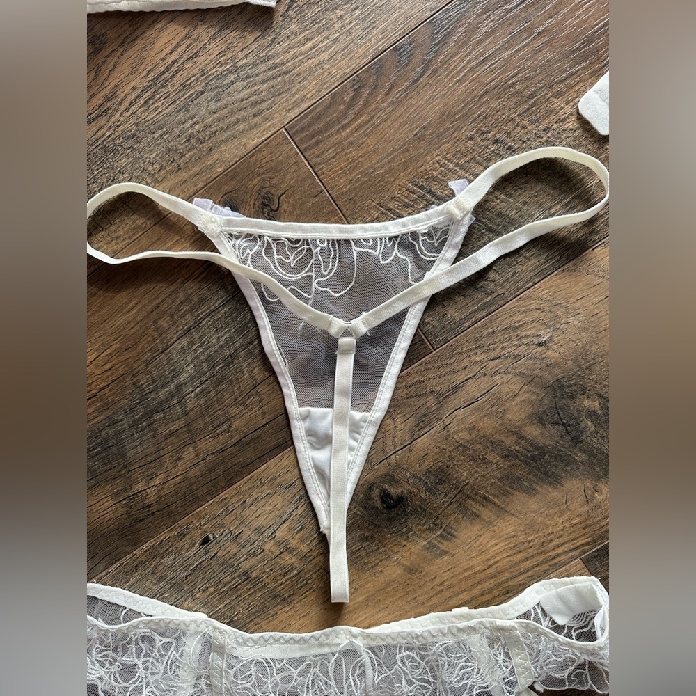 Lingerie Set Unlined - Size L - Picture 3 of 4